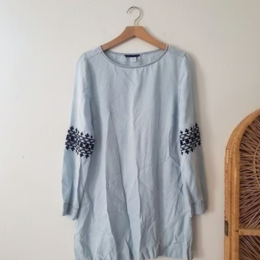 Simply Styled Embroidered Chambray Dress S